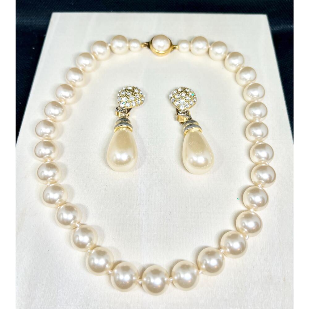 Vintage pearl set, vintage necklace, clip on earrings, vintage earrings,
